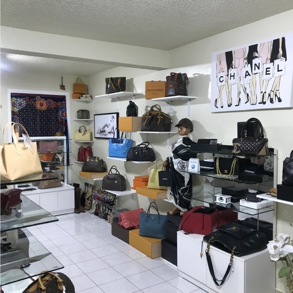 None Handbags - Cavintageluxury Is  LIVE 🔥ALERT 🔥